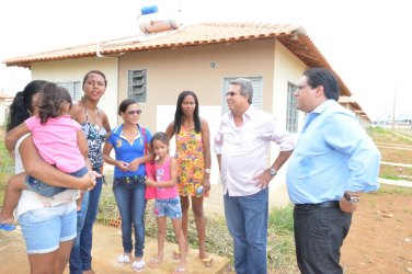 Prefeito visita conjuntos habitacionais 