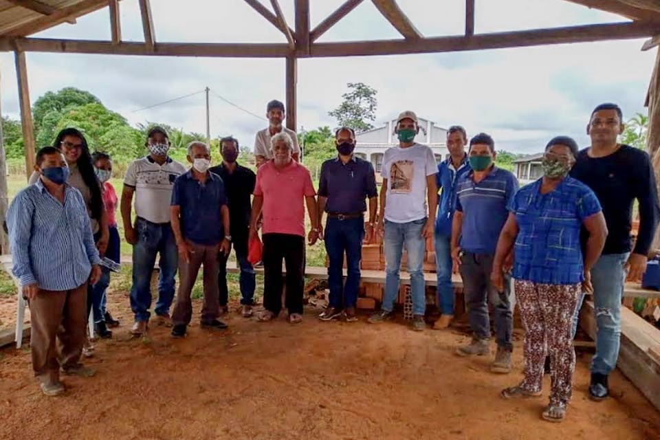 AGRICULTORES: Vereador Paulo Tico visita associação e ouve demandas da comunidade