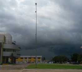 PREVISÃO: Tempo parcialmente nublado durante o dia 