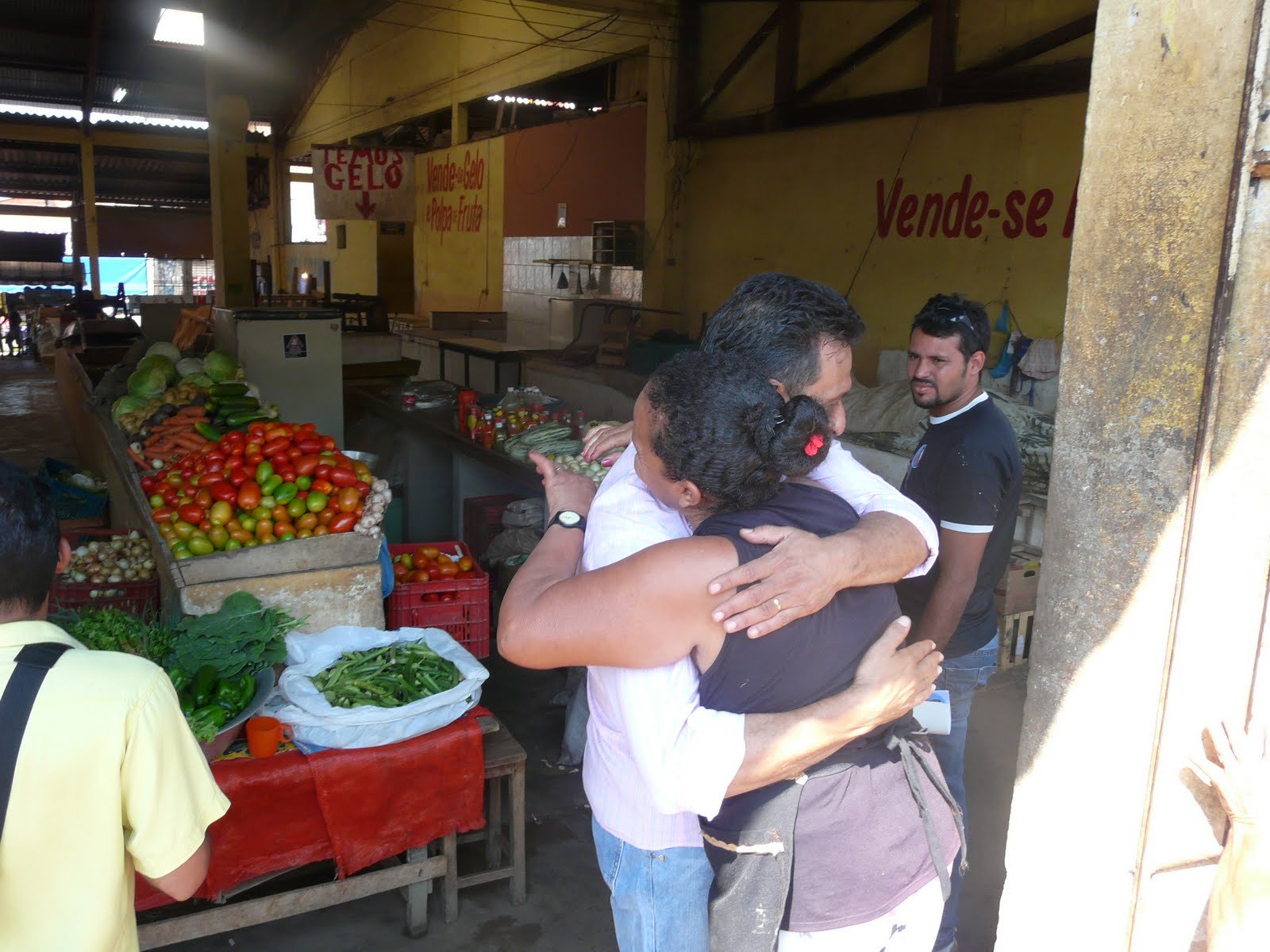 OPORTUNISMO: Comerciantes reclamam das visitas de candidatos nas feiras livres