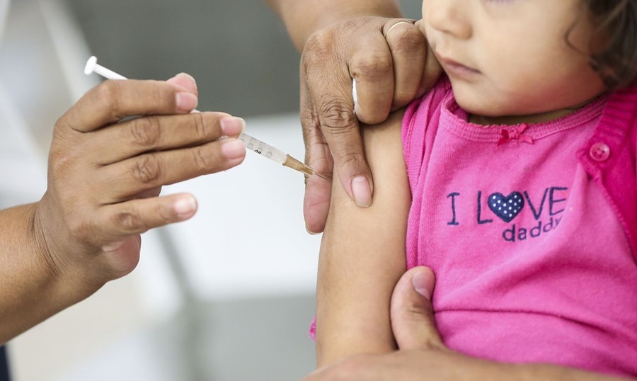 PERIGO: Ministério da Saúde alerta que pais não estão vacinando os filhos contra o sarampo