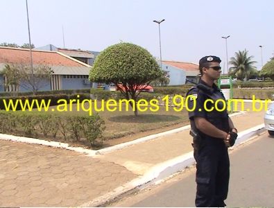 Invasor do Fórum de Ariquemes afirma ter bomba explosiva