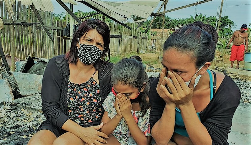 PEDINDO AJUDA: Mulher grávida perde tudo após incêndio de casa na capital