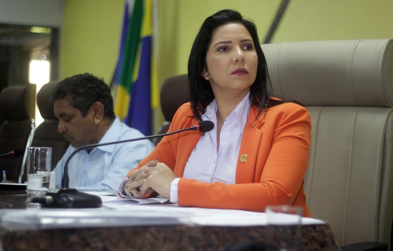 AUDIÊNCIA PÚBLICA: Cristiane Lopes cobra término de obras no Conceição e Flamboyant