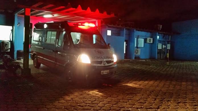 DESAVENÇA: Homem é esfaqueado pelo vizinho ao impedir que esposa fosse assassinada