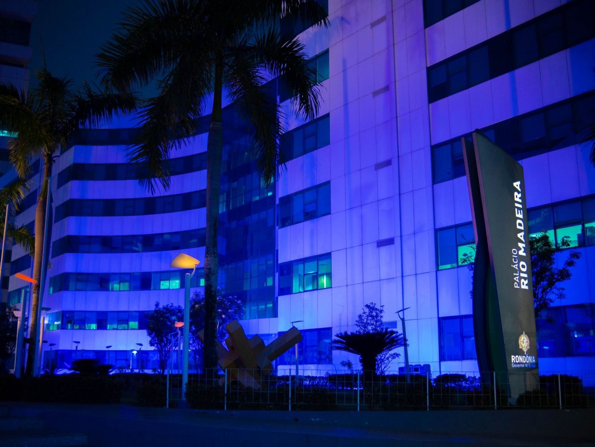 SOLIDARIEDADE: Palácio Rio Madeira é iluminado com cores da bandeira de Israel
