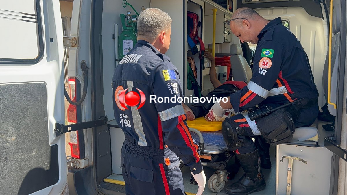 VÍDEO: Motociclista tem fratura exposta ao avançar e ser atropelado por carro