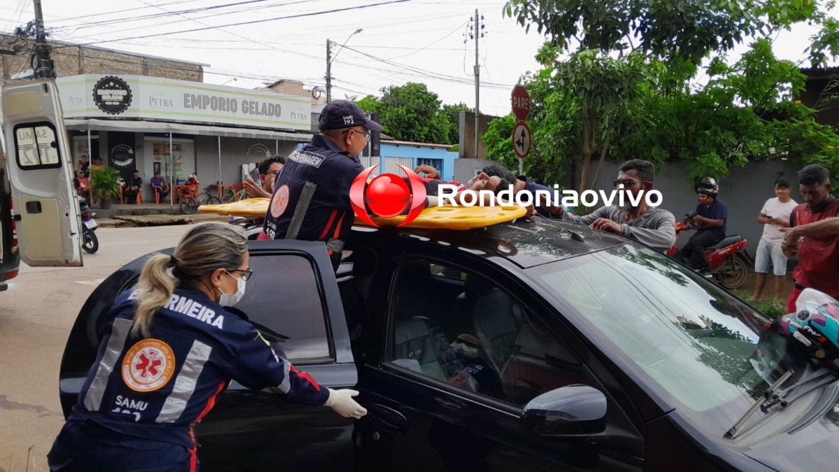 URGENTE: Motociclista vai parar em cima de carro após grave acidente na Pinheiro Machado 