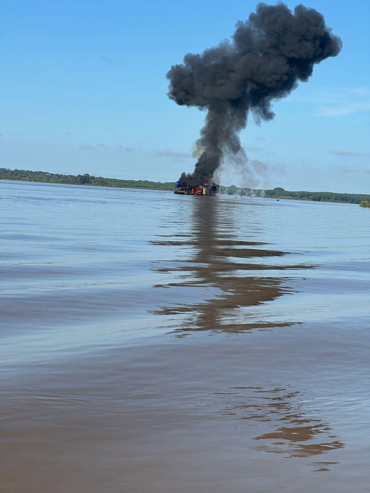 BIG DRAGA: Embarcações de garimpeiros são explodidas em operação no rio Madeira 