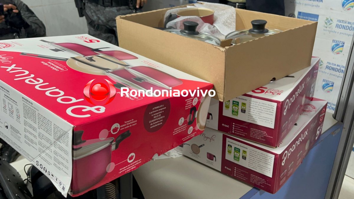 SHOPPING: Jovem é flagrada furtando três jogos de panelas na Americanas 