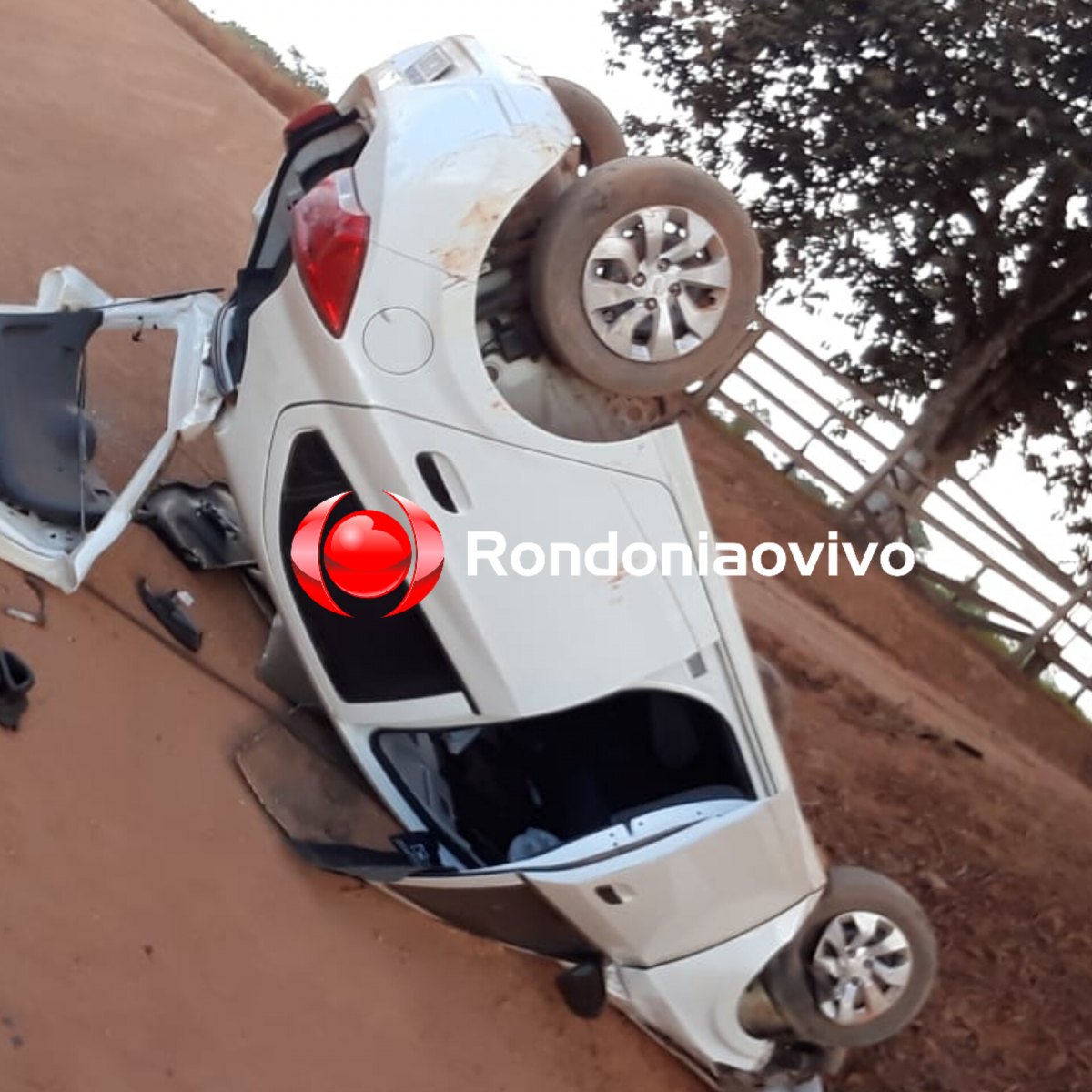 PERDEU O CONTROLE: Casal fica ferido após grave acidente com capotamento na Estradas da Penal 