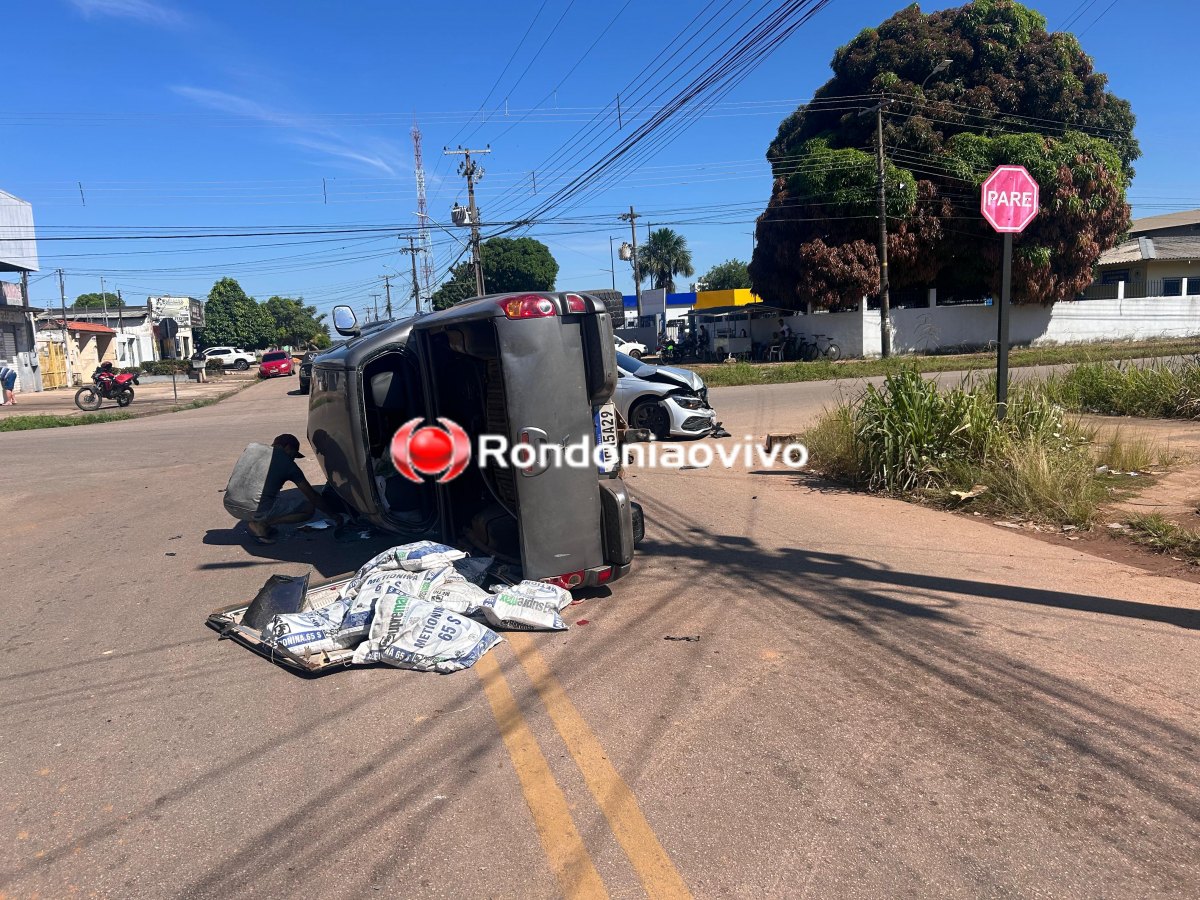 VÍDEO: Capotamento de caminhonete é filmado por câmera de segurança no Centro