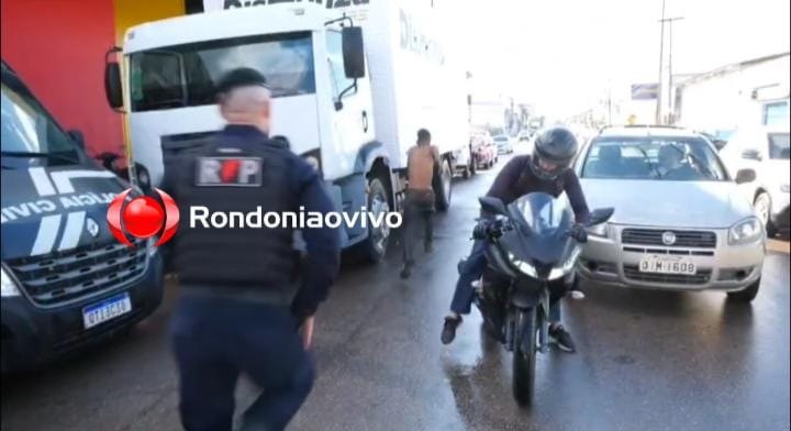 VÍDEO: Acusado de matar 'Nego Boy' pula de camburão da PM, mas não escapa da cadeia 