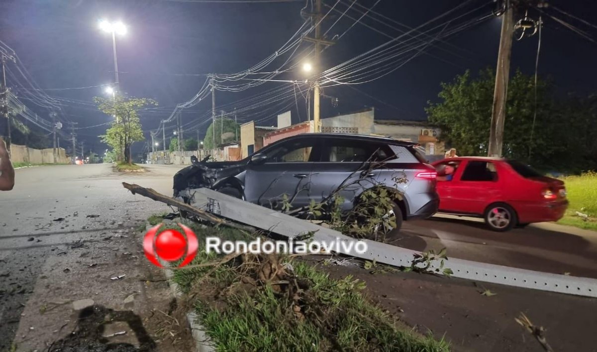 NA RIO DE JANEIRO: Motorista de carro elétrico perde controle da direção e destrói poste