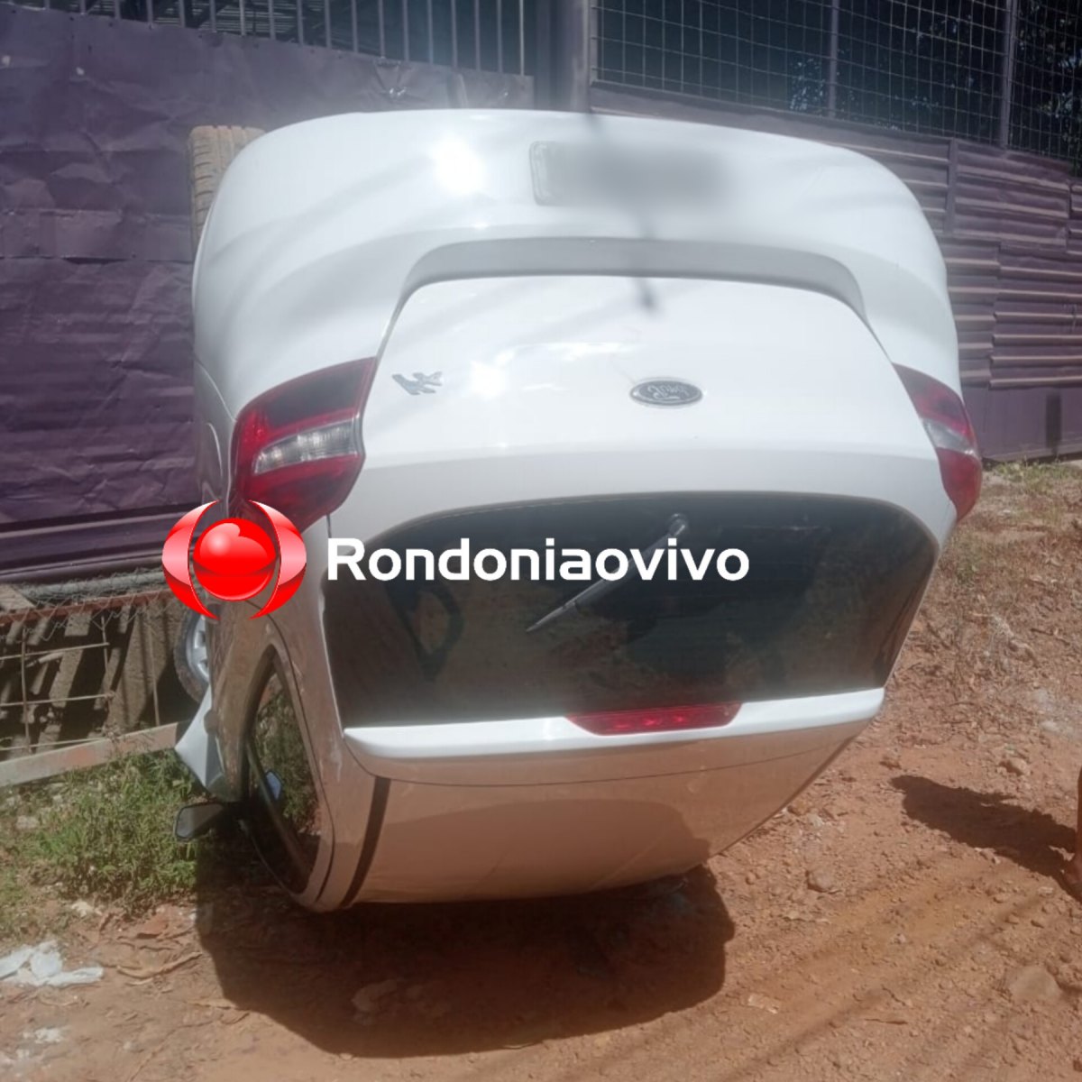 DESGOVERNADO: Carro capota na zona Sul de Porto Velho e motorista foge 