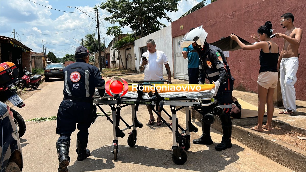 ASSISTA: Motociclista fica gravemente ferido ao bater de frente com caminhão