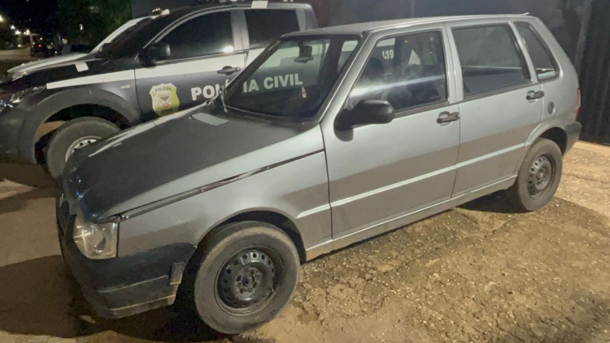 VÍDEO: Trio é preso em boca de fumo com roupas furtadas de loja