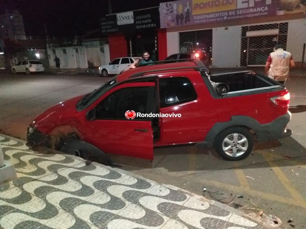 IMPRUDÊNCIA: Mulher é socorrida após colisão entre automóveis na região Central