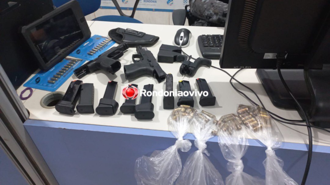 NO FUSCA: PM prende homem com duas armas, várias munições e documentos falsos