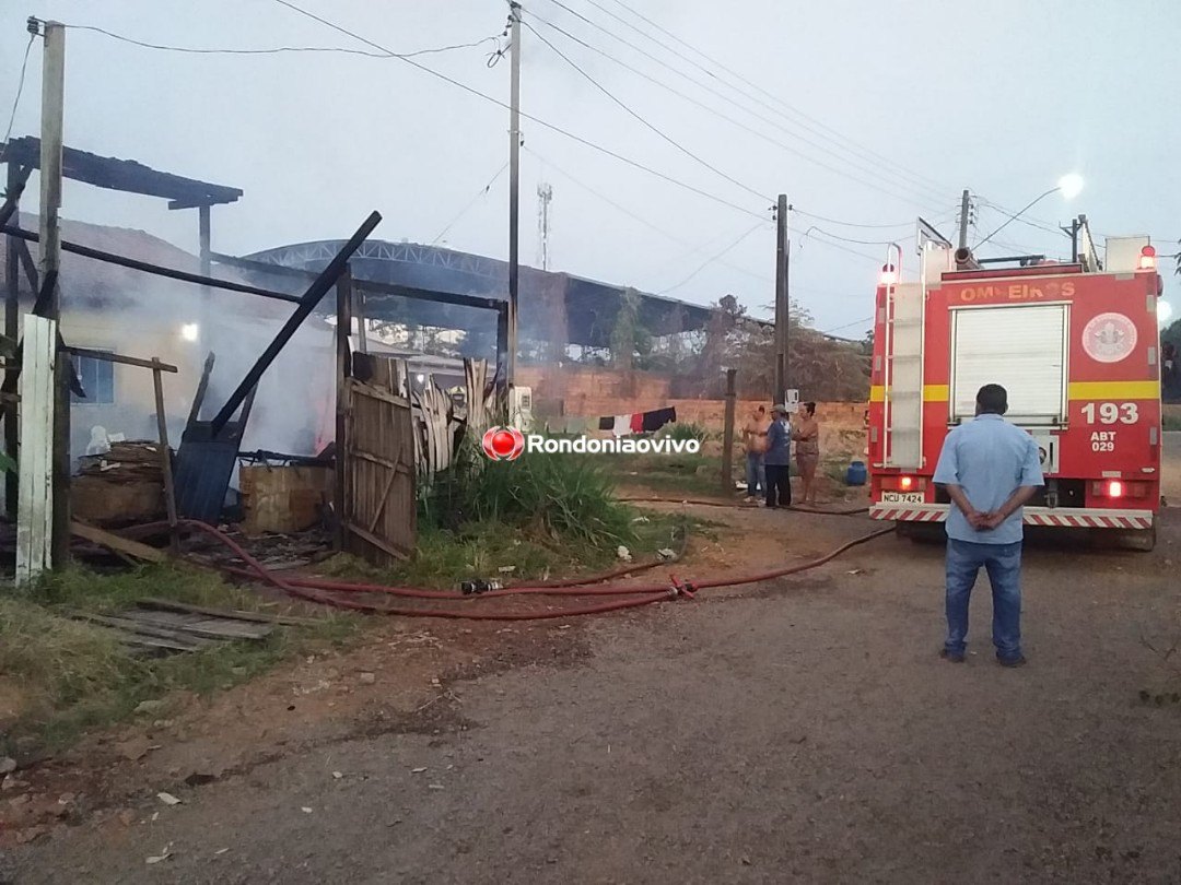 INCÊNDIO: Residência é consumida pelo fogo na zona Leste de Porto Velho
