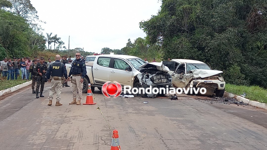 BATIDA FRONTAL: Idosa morre e dois ficam feridos após colisão entre caminhonetes na BR-319
