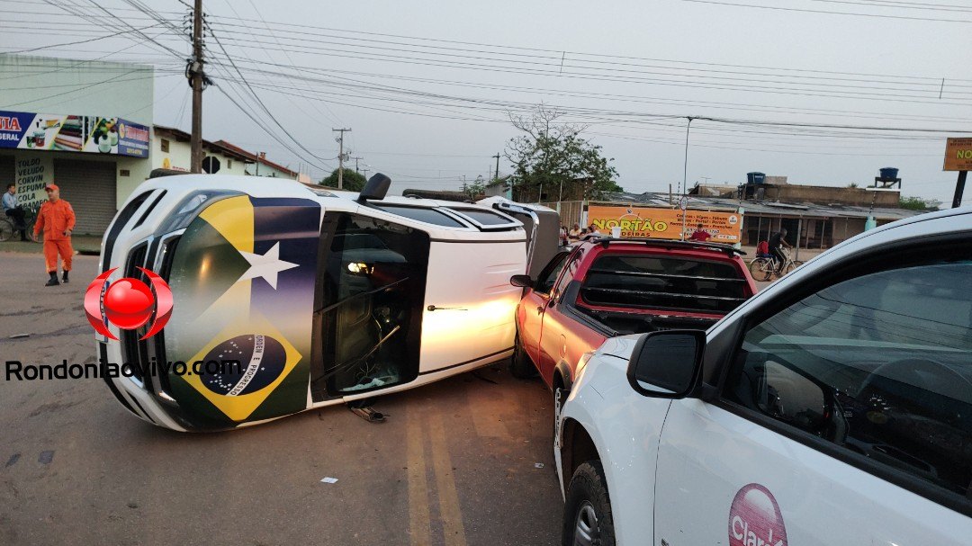 VÍDEO: Caminhonete capota após acidente envolvendo quatro veículos e mulher fica ferida
