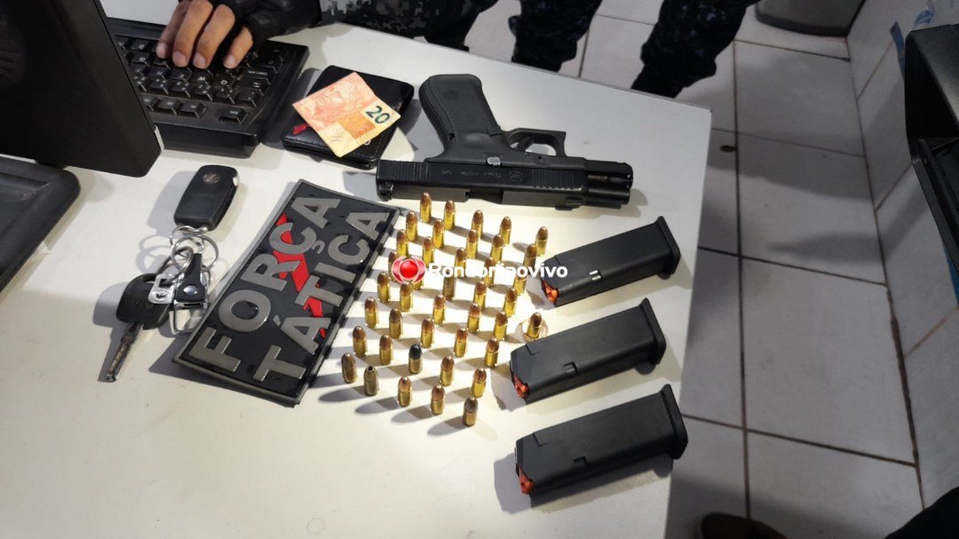 NO TEIXEIRÃO: Membro de grupo criminoso é preso com pistola Glock em táxi 