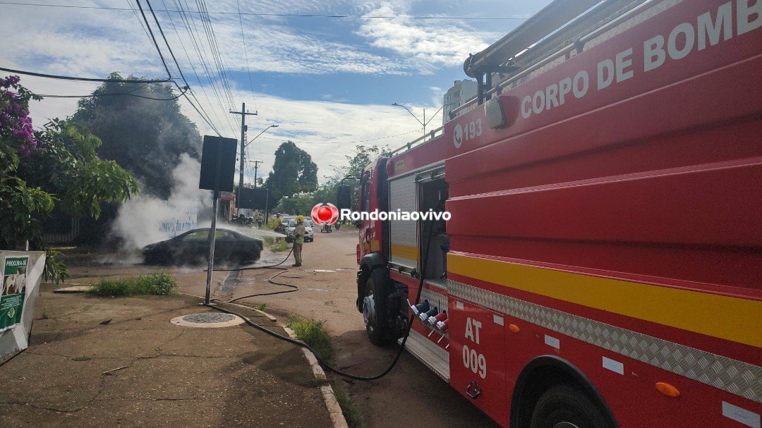 SINISTRO: HB20 pega fogo e fica destruído em avenida da capital