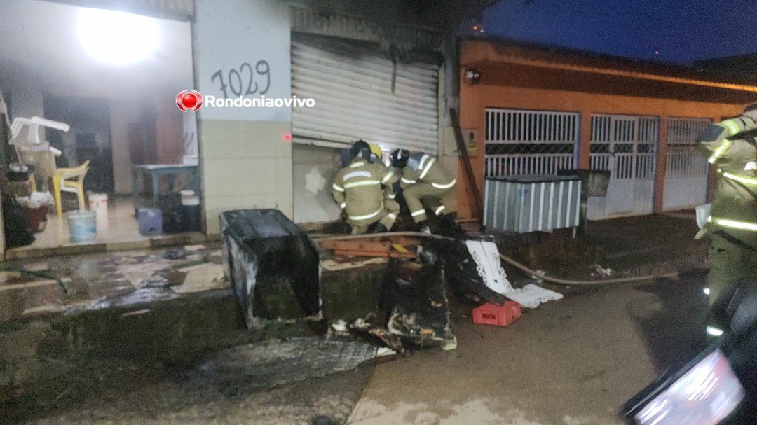 ASSISTA: Incêndio em depósito mobiliza populares e Bombeiros