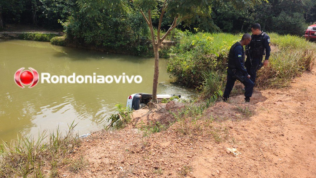 TRÁGICO: Motorista e passageiro morrem afogados após Celta capotar em igarapé