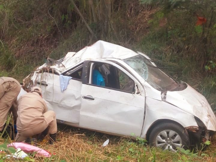 ACIDENTE FATAL: Idosa morre em trágico capotamento na BR-364; motorista ficou em estado grave
