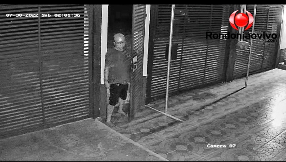 VEJA O MOMENTO: Ladrão é filmado invadindo residencial para furtar bicicleta Lotus
