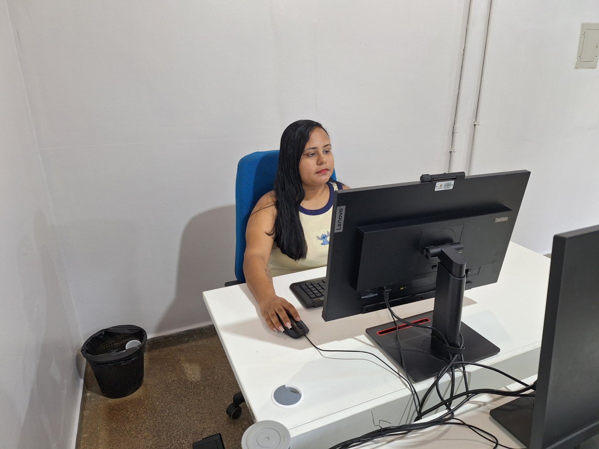 CNH: Primeira candidata PCD em prova teórica online é aprovada em RO