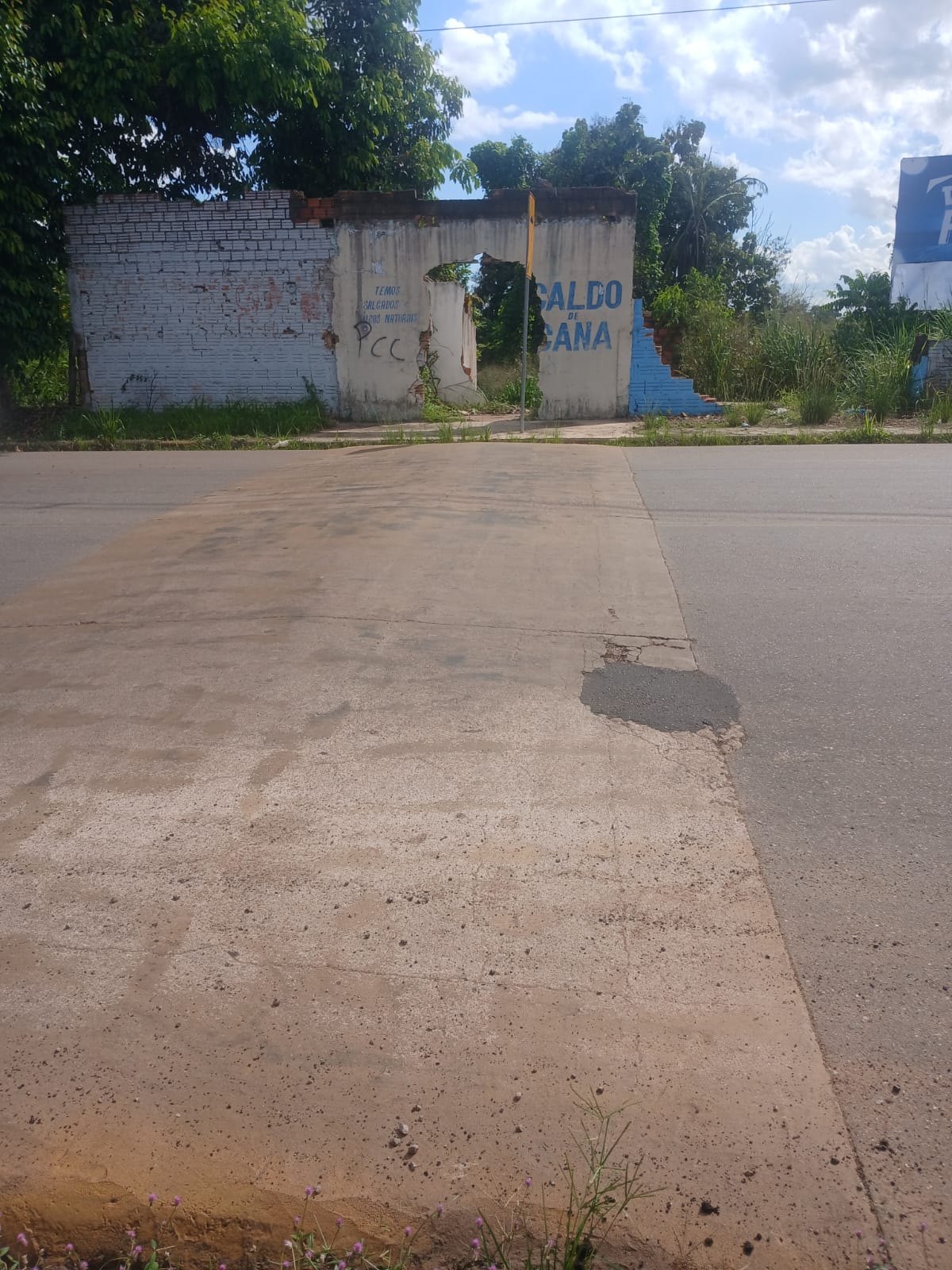 GEDEÃO NEGREIROS: Vereador pede e gestão Léo Moraes executa tapa-buracos em cruzamento no Centro