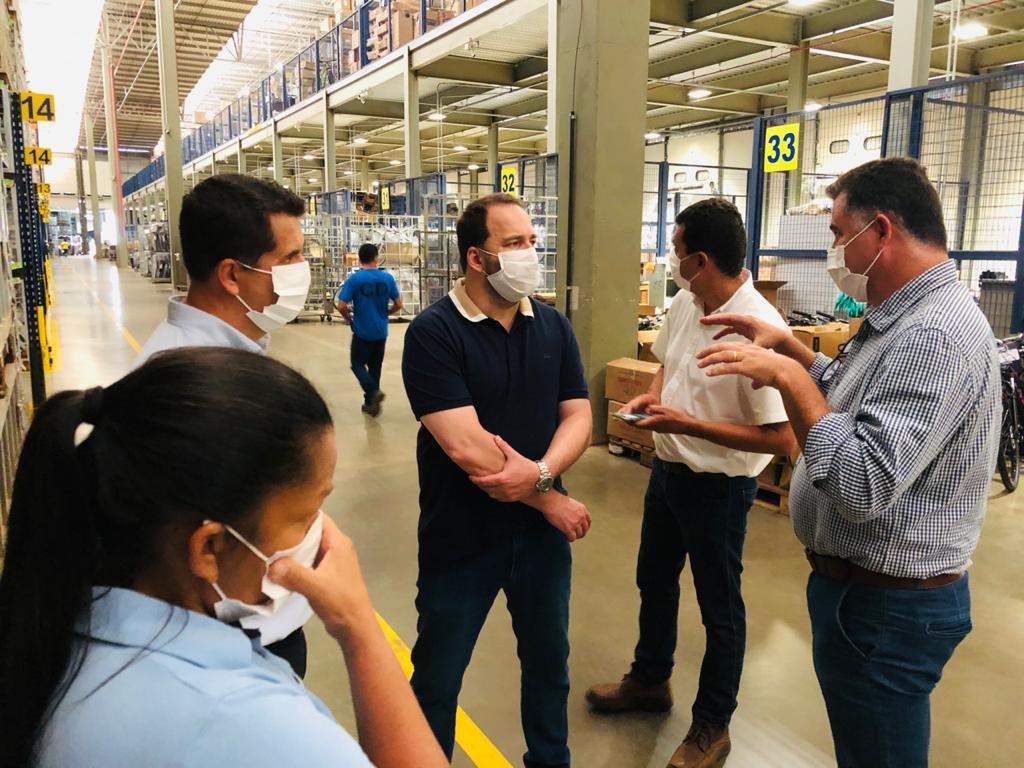 INTERIOR: Pimenta Bueno, presidente Alex Redano se reúne com produtores e empresários