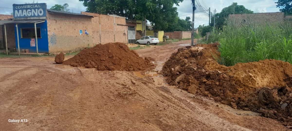 GEDEÃO NEGREIROS: Prefeitura atende pedido do vereador e realiza encascalhamento na Comunidade Canaã