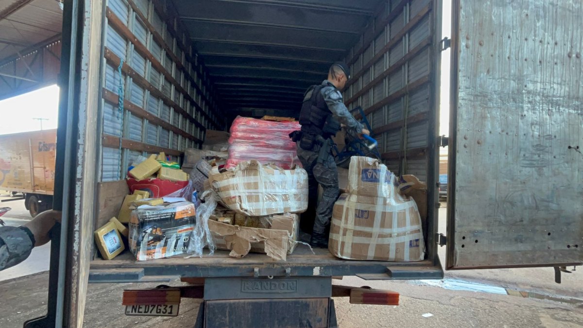 URGENTE: PM prende caminhoneiro com quase meia tonelada de drogas