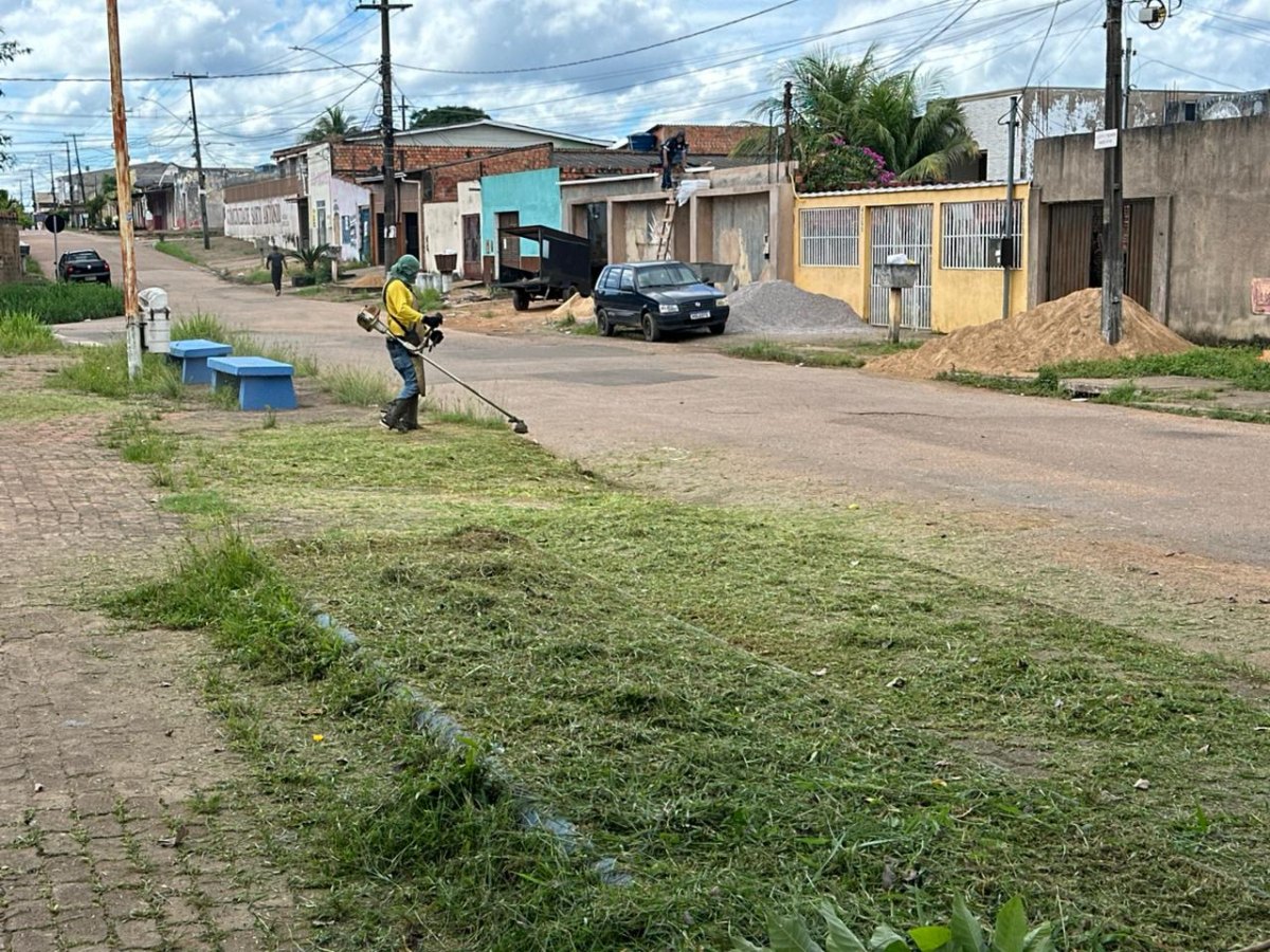 EDIMILSON DOURADO: Vereador acompanha trabalhos na Praça João Roque de Lima