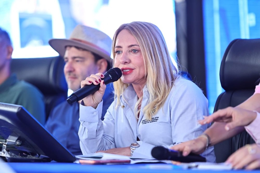 IEDA CHAVES: Deputada reconhece a força e liderança das mulheres durante sessão solene 