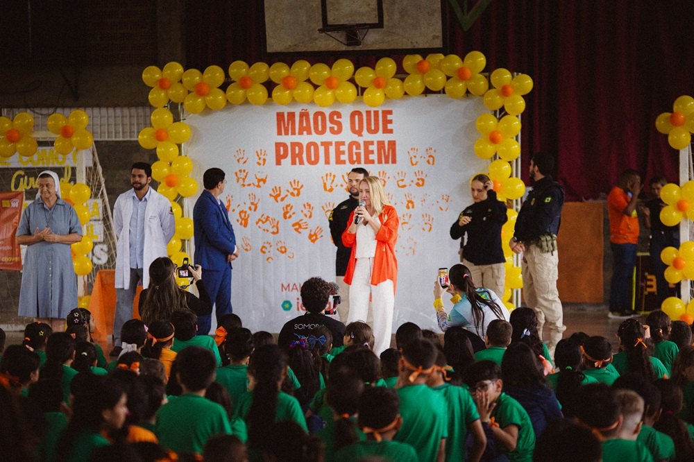 IEDA CHAVES: Deputada leva alerta sobre abuso infantil a alunos da Escola Santa Marcelina