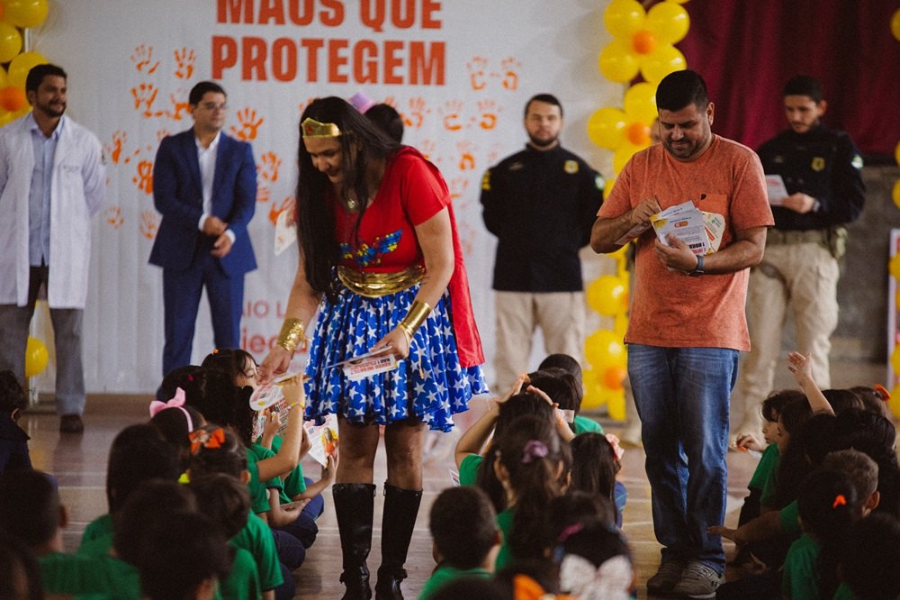 IEDA CHAVES: Deputada leva alerta sobre abuso infantil a alunos da Escola Santa Marcelina