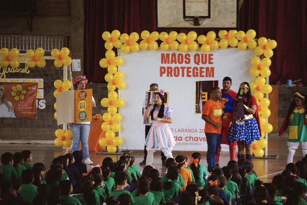 IEDA CHAVES: Deputada leva alerta sobre abuso infantil a alunos da Escola Santa Marcelina