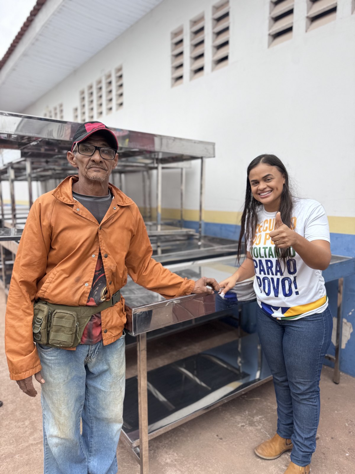 TAÍSSA SOUSA: Deputada entrega mesas de inox a feirantes de Guajará-Mirim pela Acrivale