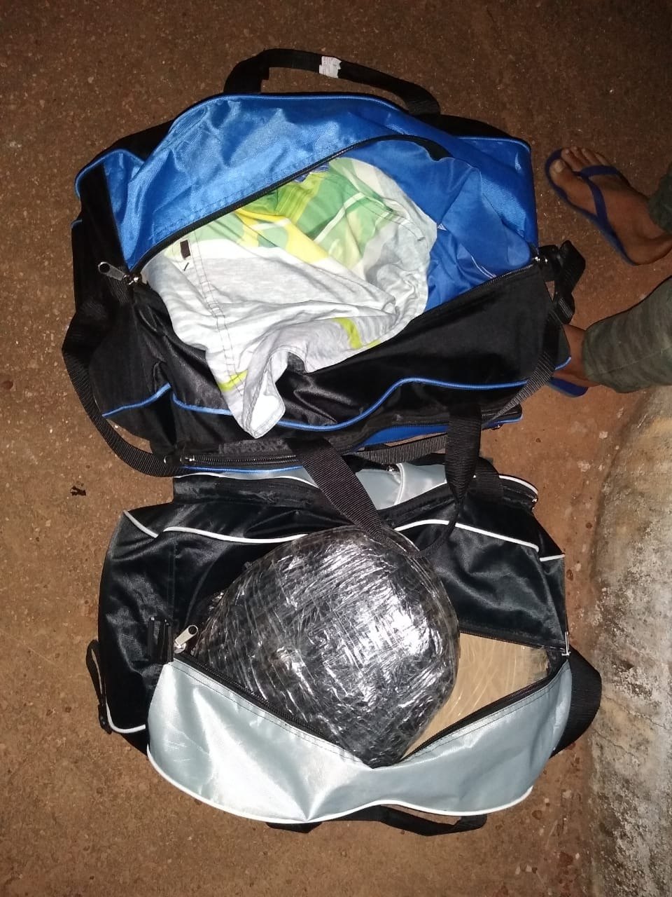 FLAGRANTE: Polícia Civil prende traficantes com 20 quilos de droga após interceptar ônibus 