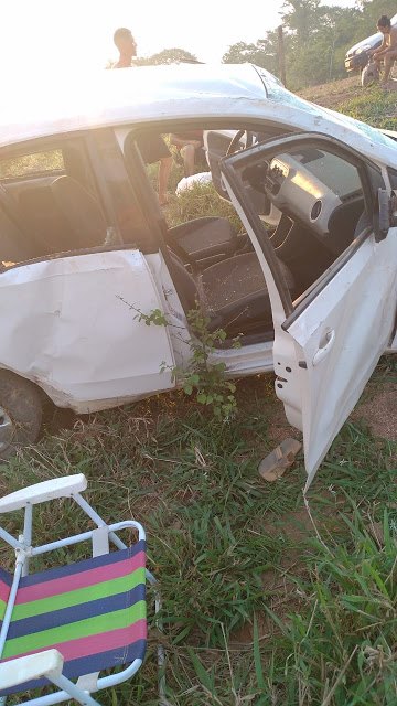 TRÁGICO: Jovem morre após ser arremessado de carro em capotamento