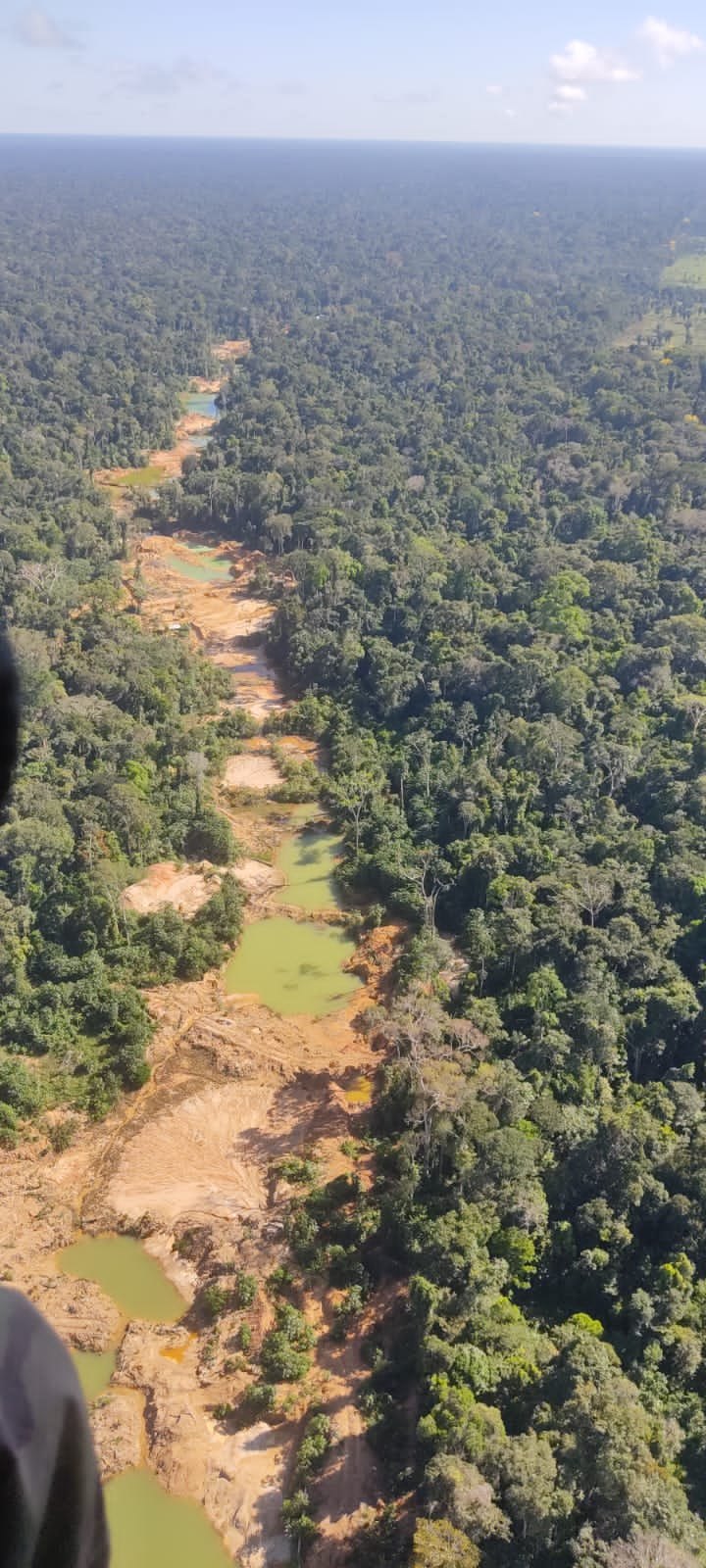 INTRUSO: Operação da PF e Ibama destrói veículos de garimpeiros em Terra Indígena 