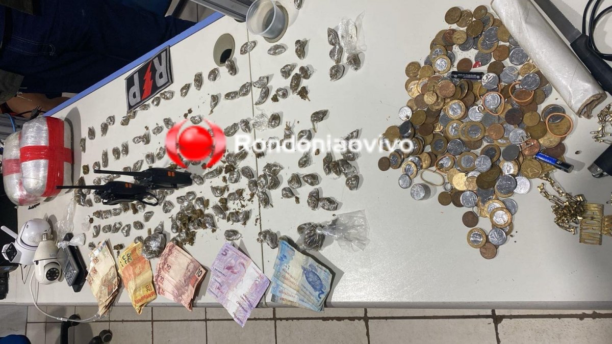 NO TEIXEIRÃO: Adolescente de 15 anos é flagrado em boca de fumo com várias porções de drogas