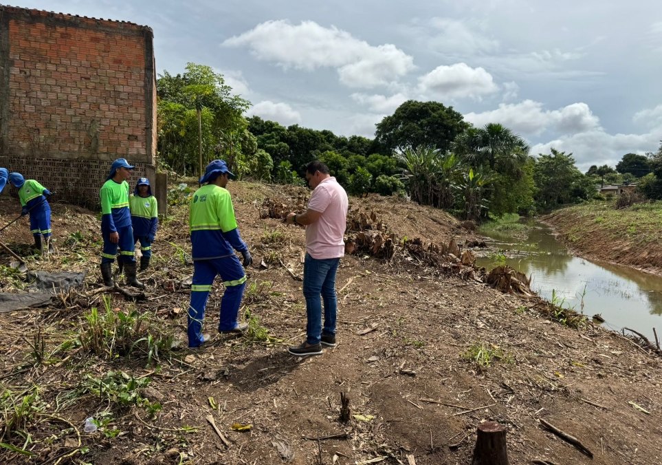 EDIMILSON DOURADO: Canal no Castanheiras recebe limpeza histórica após solicitação do vereador