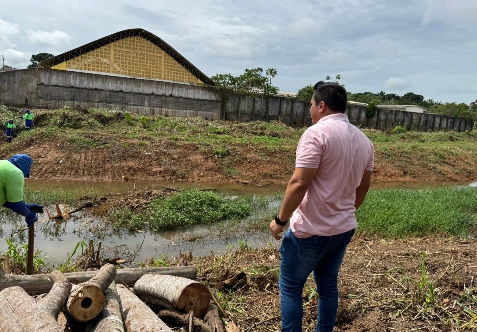 EDIMILSON DOURADO: Canal no Castanheiras recebe limpeza histórica após solicitação do vereador