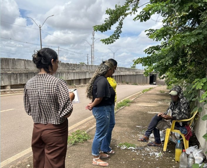 AMPARO: Prefeitura acompanha homem em situação de rua no viaduto da Campos Sales